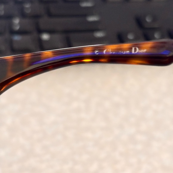 Dior Strassy Sunglasses ๐ Beautiful design with Crystals no stones missing. - Picture 4 of 8